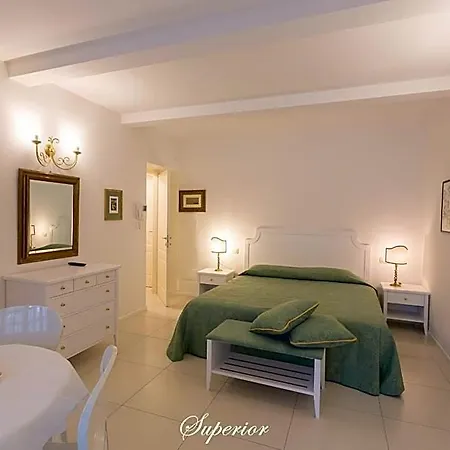 Mainard Lejlighedshotel 4*