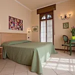 Mainard 公寓式酒店 4*